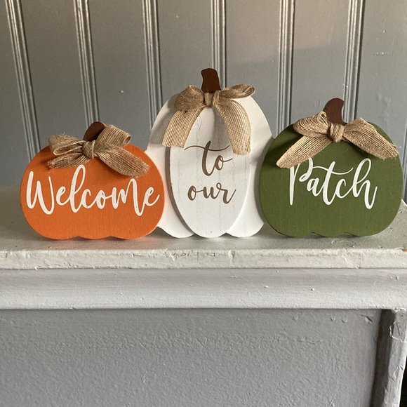 NWT- Welcome To Our Patch- Triple Wooden Pumpkin Sign w/ Easel Stand - Picture 8 of 17